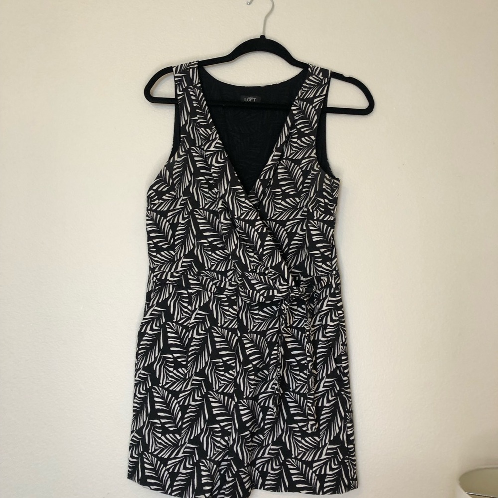 Loft Palm Leaf Print Wrap Tie Front Sleeveless Romper Black White Size 4
